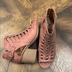 Qupid Rose Brown Sandals with Chunky Heel and Cut-Out Design